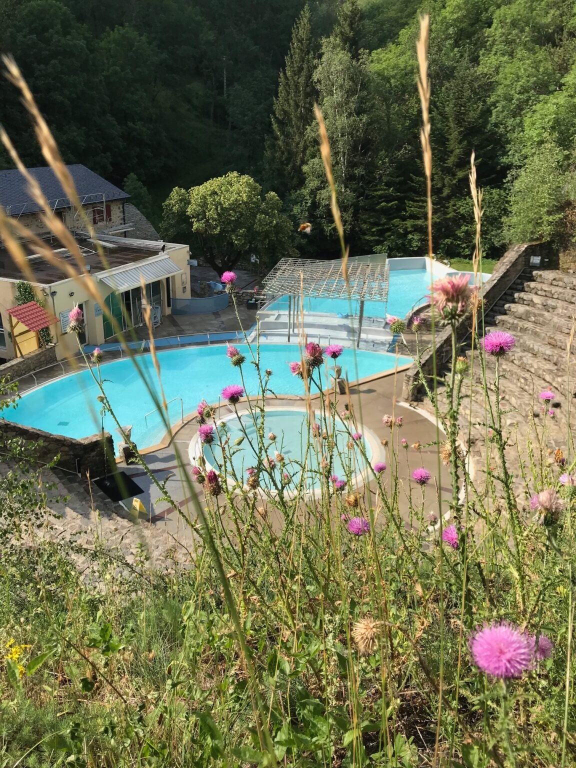 Bassins extérieurs des Bains de Saint-Thomas avec eau chaude naturelle