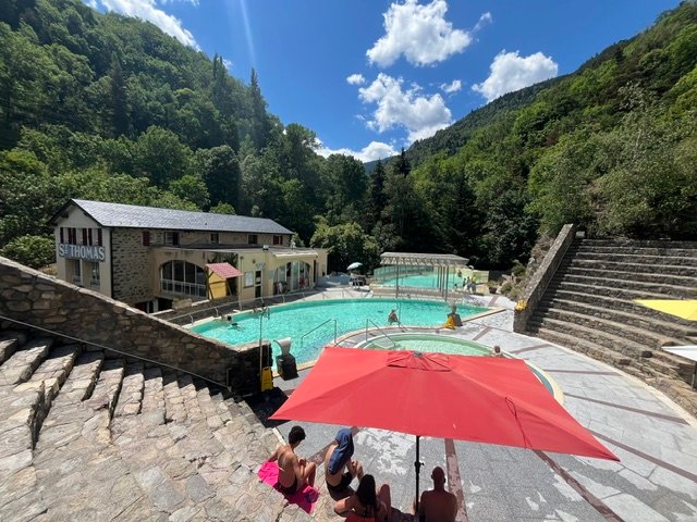 Bains ouverts tous les jours. Température entre 34° et 35° pour continuer à profiter de nos eaux thermales. ATTENTION : snack ouvert à partir de vendredi 03 juillet.