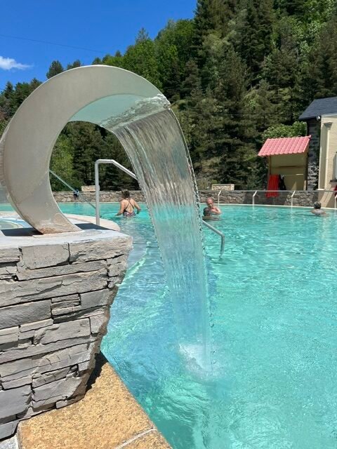 Les bains sont ouverts tous les jours. Température entre 34° et 35° pour continuer à profiter de nos eaux thermales. Le snack est ouvert tous les jours.